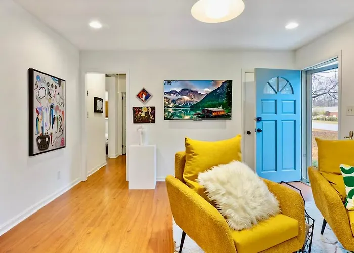 Trendy Bohemian Bungalow, Close To Uptown, Plaza & Noda